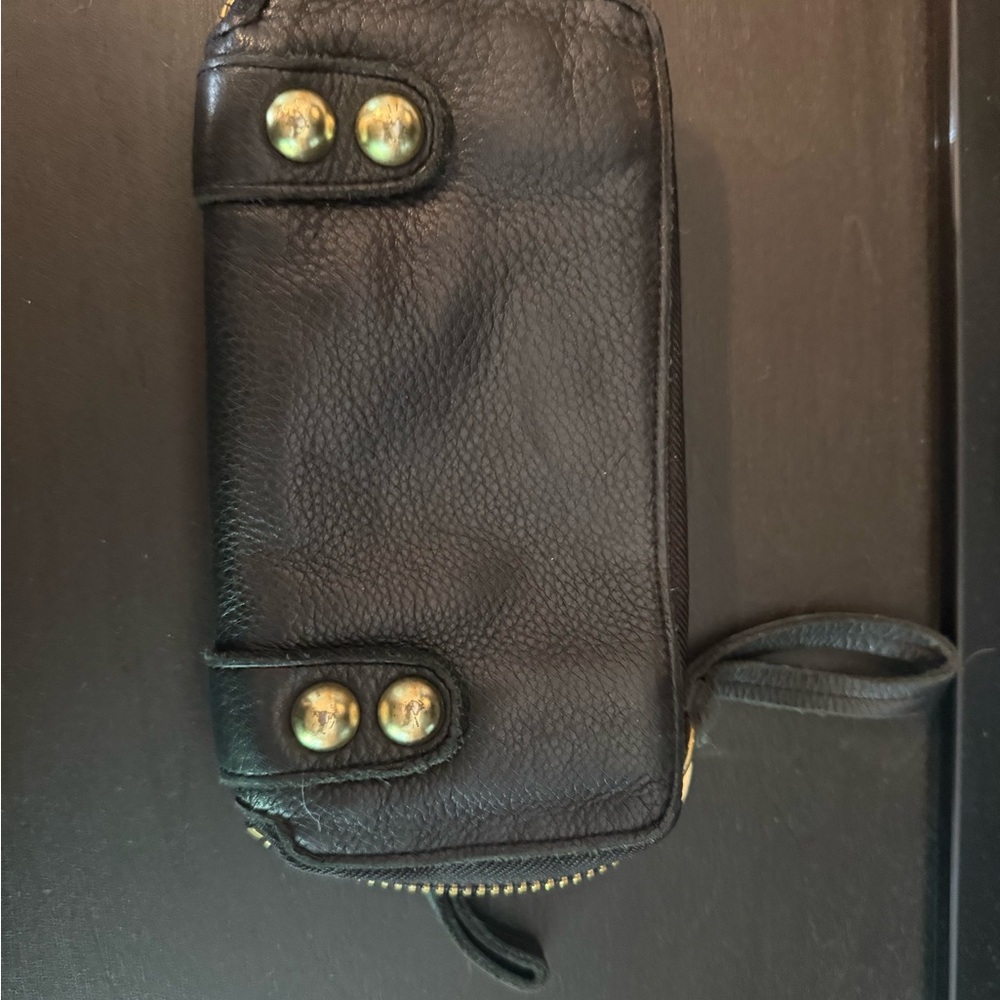 Linea Pelle Black and Gold Wallets with Luxurious Leather